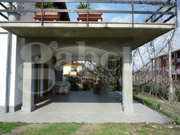 casa indipendente in vendita a Travedona-Monate