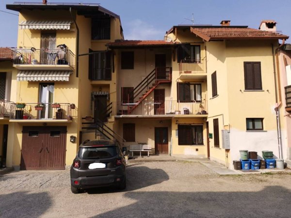 locale commerciale in vendita a Travedona-Monate