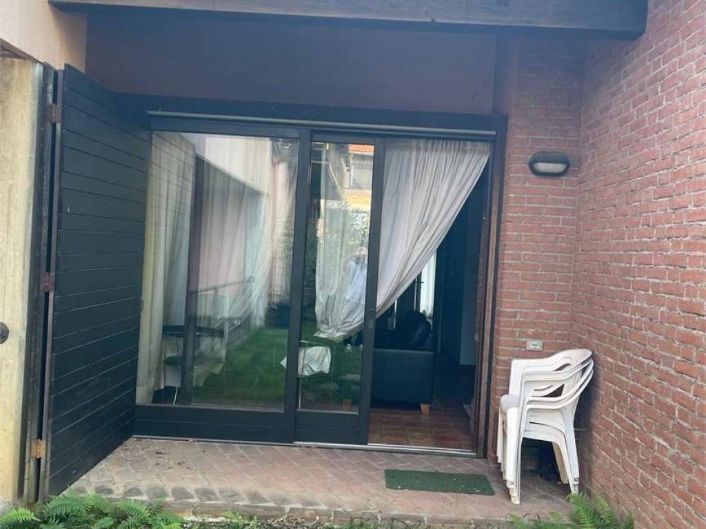 appartamento in vendita a Travedona-Monate in zona Chiosetto