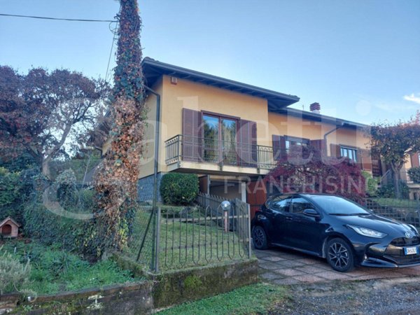 casa indipendente in vendita a Travedona-Monate