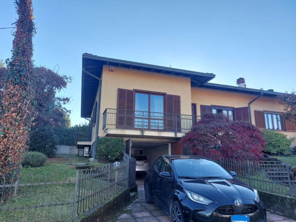 casa indipendente in vendita a Travedona-Monate