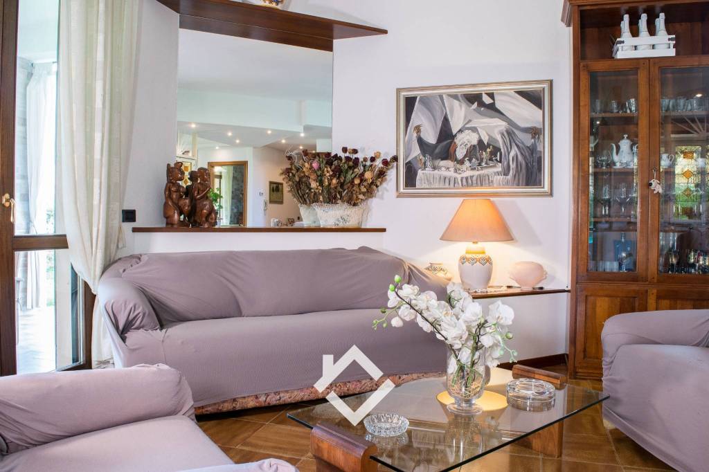 casa indipendente in vendita a Travedona-Monate