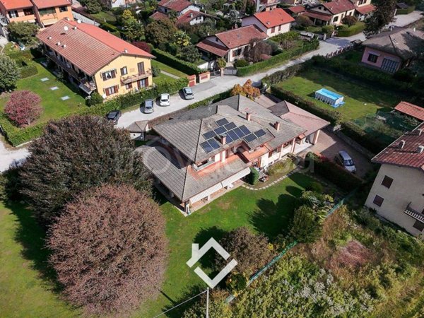 casa indipendente in vendita a Travedona-Monate