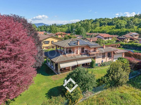 casa indipendente in vendita a Travedona-Monate