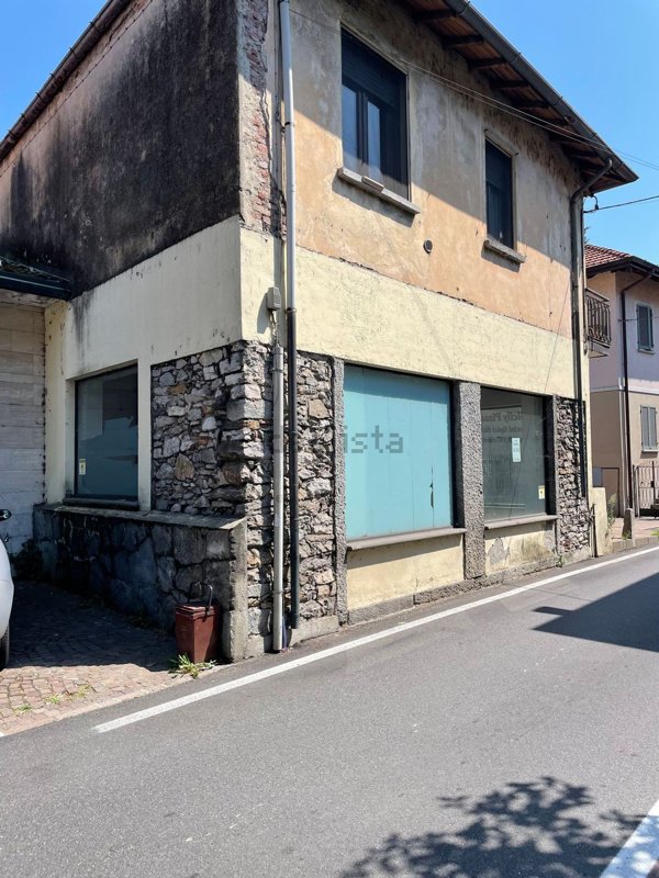 negozio in vendita a Travedona-Monate