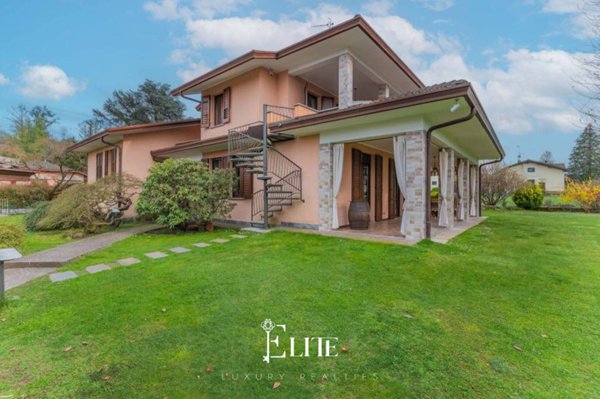 casa indipendente in vendita a Travedona-Monate