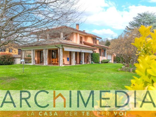 casa indipendente in vendita a Travedona-Monate