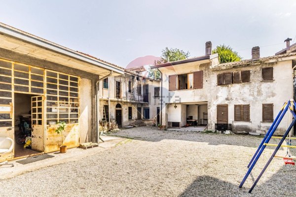 casale in vendita a Travedona-Monate