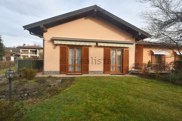 casa indipendente in vendita a Travedona-Monate