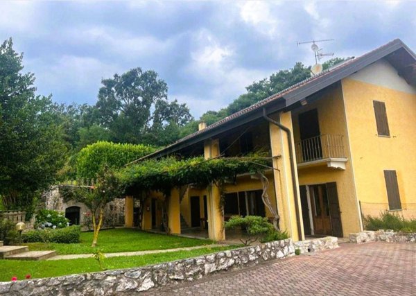 casa indipendente in vendita a Travedona-Monate