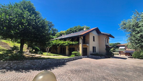 casa indipendente in vendita a Travedona-Monate