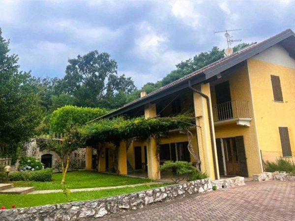 casa indipendente in vendita a Travedona-Monate