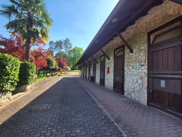 casa indipendente in vendita a Travedona-Monate