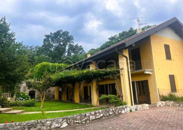 casa indipendente in vendita a Travedona-Monate