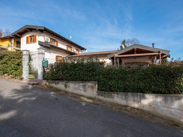 casa indipendente in vendita a Travedona-Monate