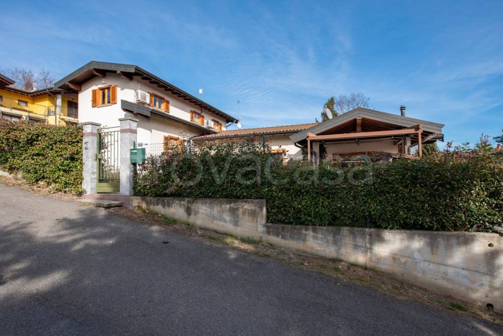 casa indipendente in vendita a Travedona-Monate