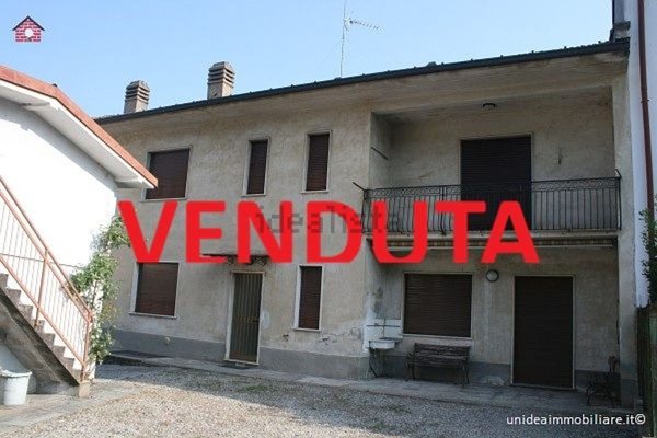 casa indipendente in vendita a Travedona-Monate