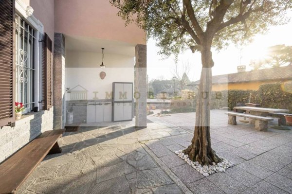 casa indipendente in vendita a Travedona-Monate