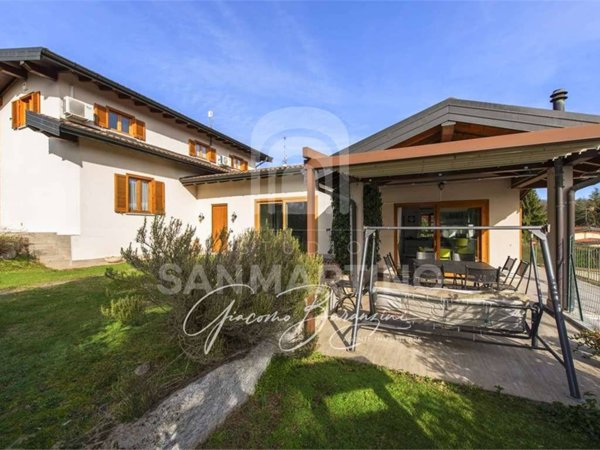 casa indipendente in vendita a Travedona-Monate