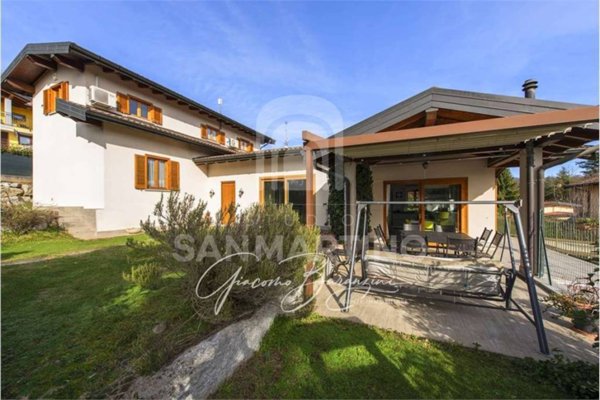 casa indipendente in vendita a Travedona-Monate