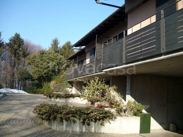 casa indipendente in vendita a Travedona-Monate