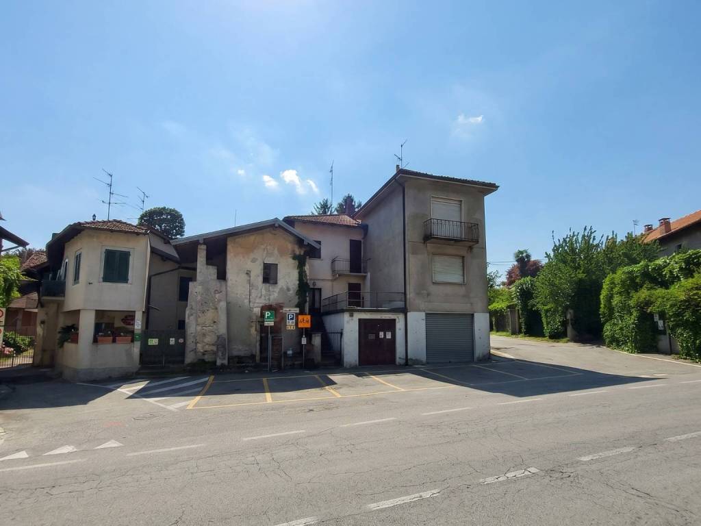 casa indipendente in vendita a Travedona-Monate