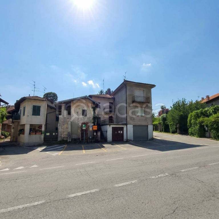 casa indipendente in vendita a Travedona-Monate