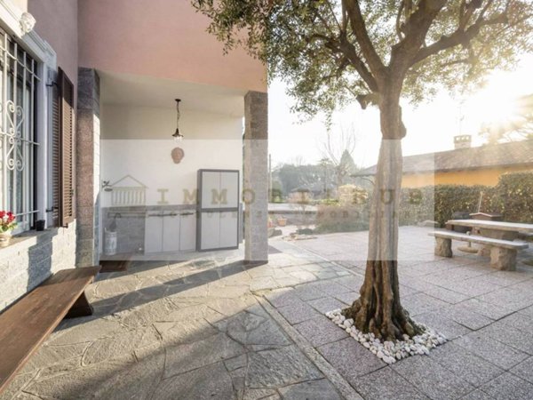 casa indipendente in vendita a Travedona-Monate