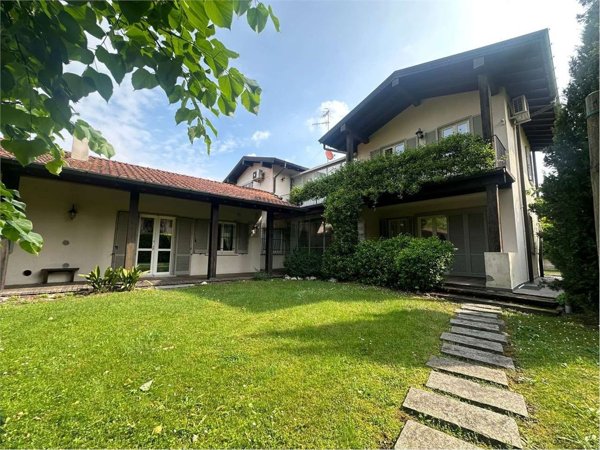 casa indipendente in vendita a Travedona-Monate