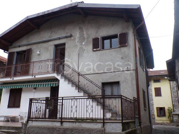 appartamento in vendita a Travedona-Monate in zona Piane