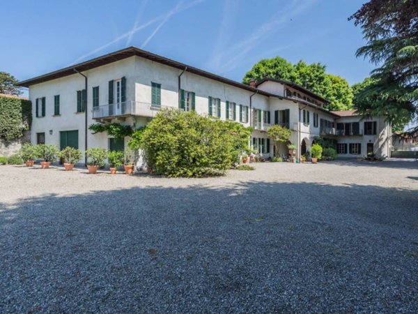 villa in vendita a Travedona-Monate