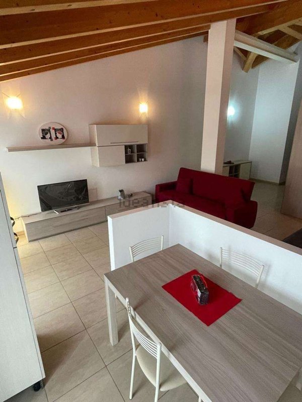 appartamento in vendita a Travedona-Monate in zona Chiosetto