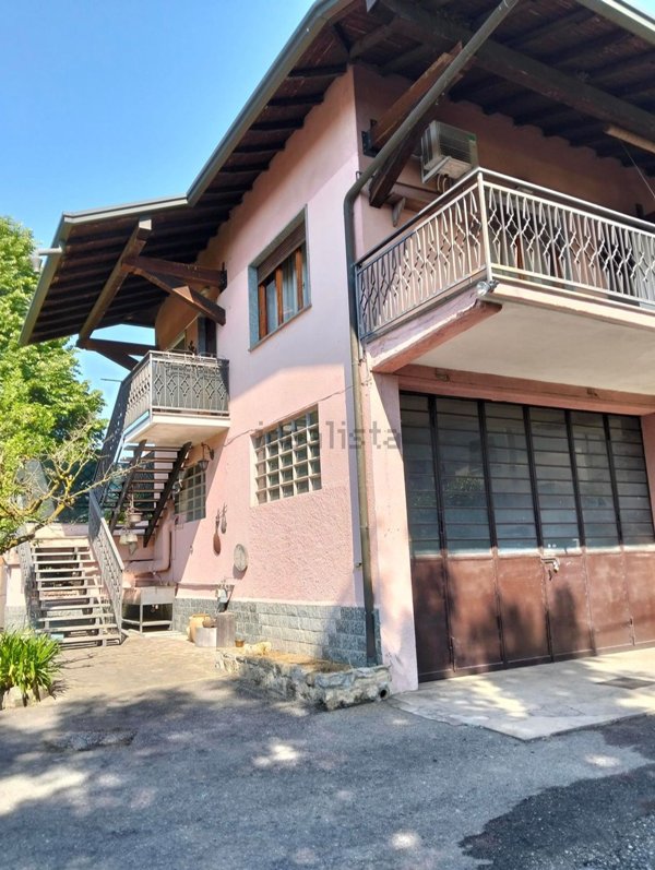 appartamento in vendita a Travedona-Monate in zona Piane