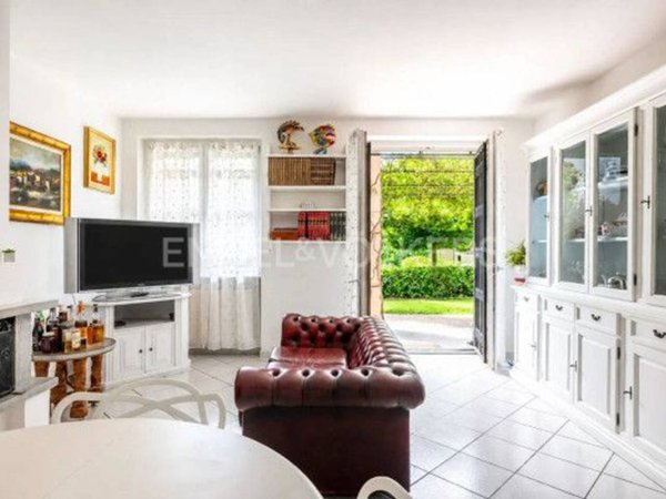 casa indipendente in vendita a Travedona-Monate in zona Piane