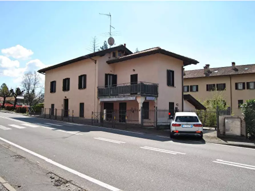 casa indipendente in vendita a Travedona-Monate in zona Chiosetto