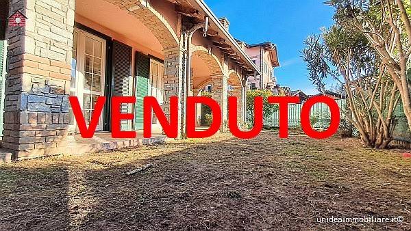 appartamento in vendita a Travedona-Monate in zona Piane