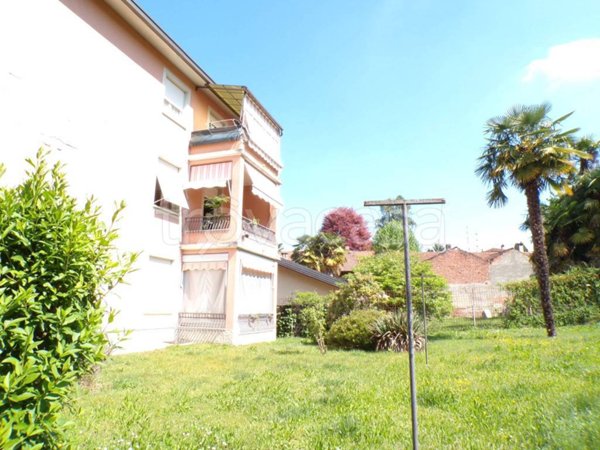 appartamento in vendita a Travedona-Monate in zona Chiosetto