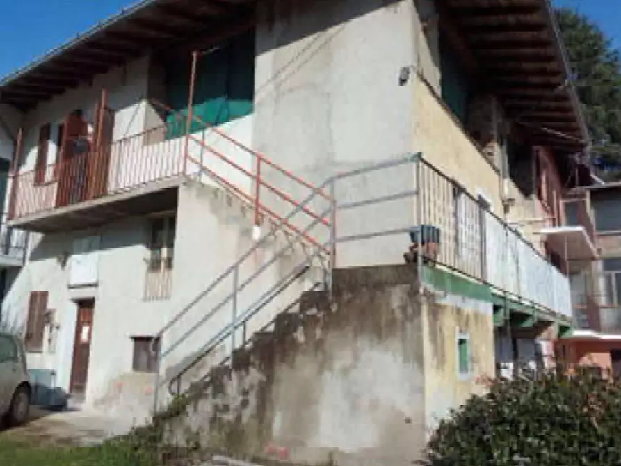 appartamento in vendita a Travedona-Monate in zona Chiosetto
