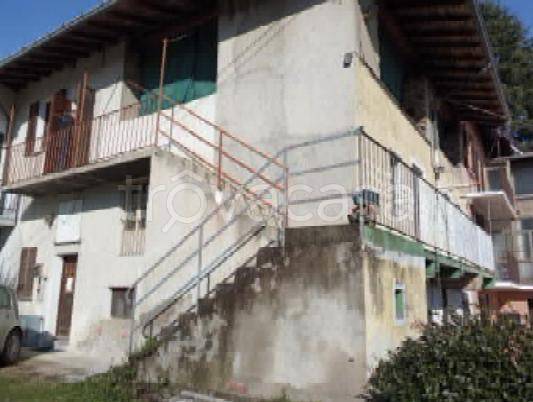 casa indipendente in vendita a Travedona-Monate in zona Chiosetto