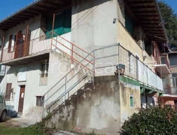 appartamento in vendita a Travedona-Monate in zona Chiosetto