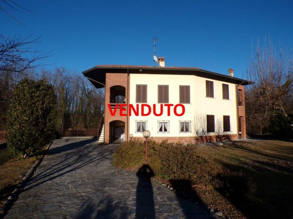 casa indipendente in vendita a Travedona-Monate in zona Piane