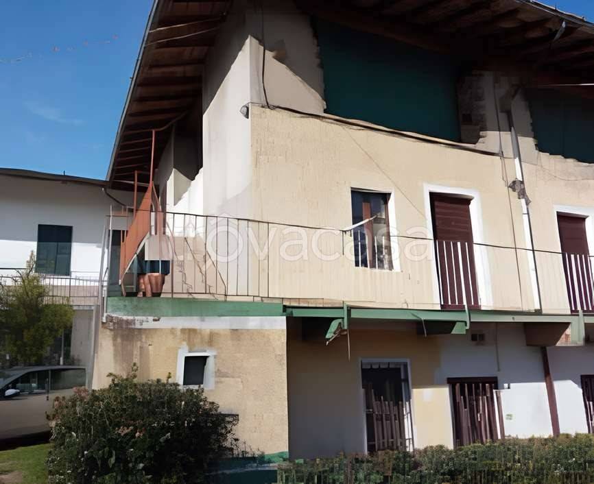 appartamento in vendita a Travedona-Monate in zona Chiosetto
