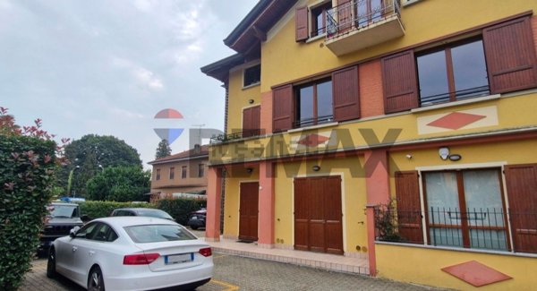 appartamento in vendita a Travedona-Monate in zona Piane