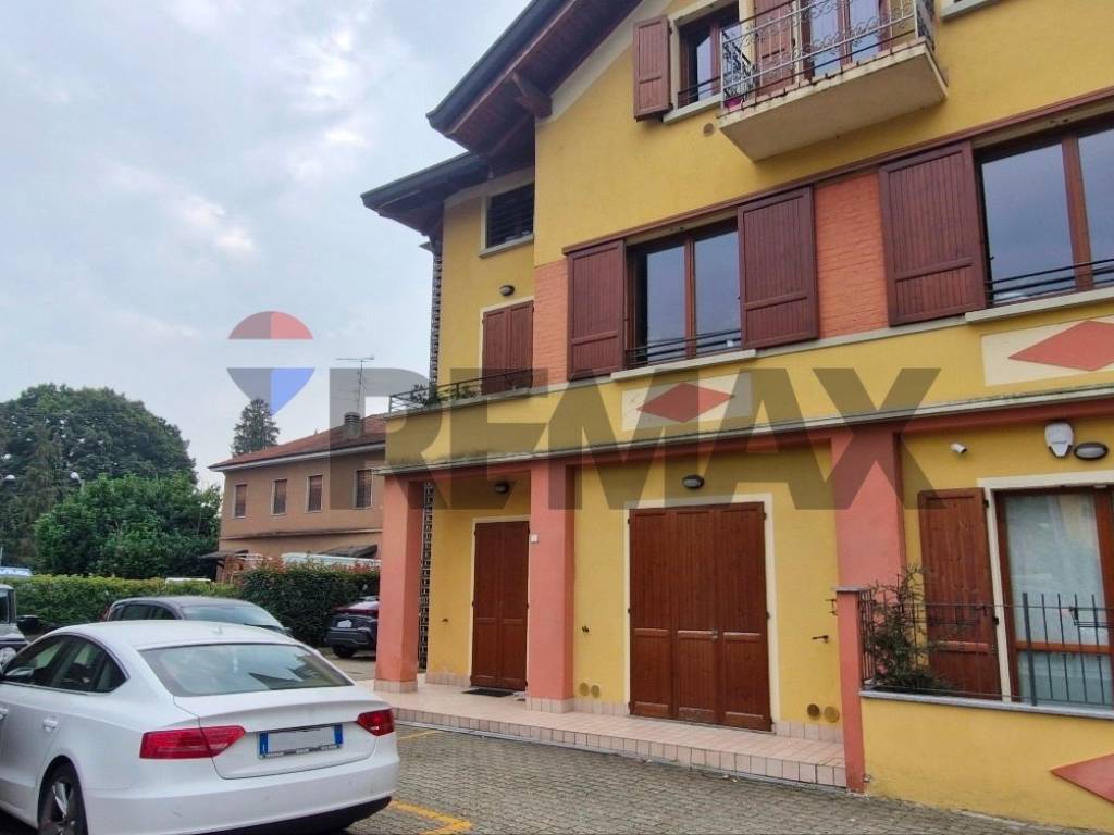 appartamento in vendita a Travedona-Monate in zona Piane