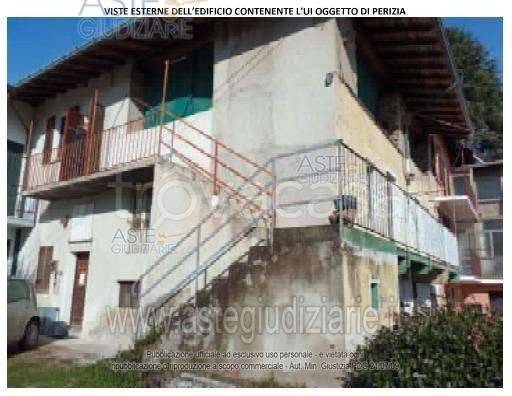 appartamento in vendita a Travedona-Monate in zona Chiosetto