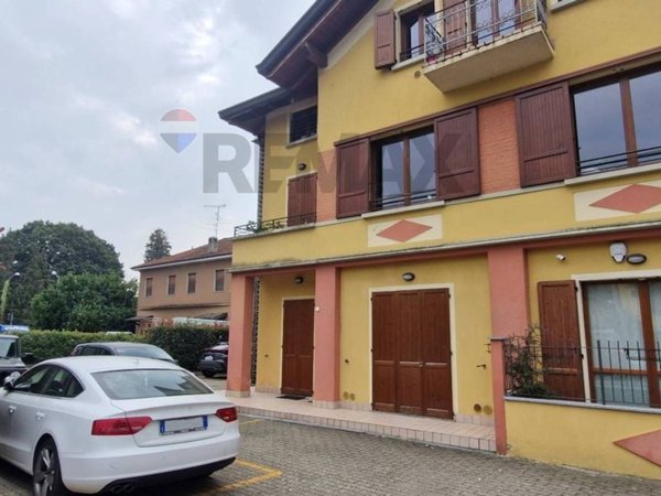 appartamento in vendita a Travedona-Monate in zona Piane