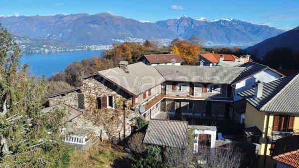 casa indipendente in vendita a Tronzano Lago Maggiore in zona Bassano