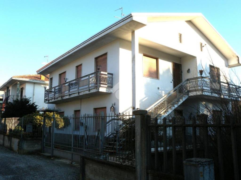 casa indipendente in vendita ad Uboldo
