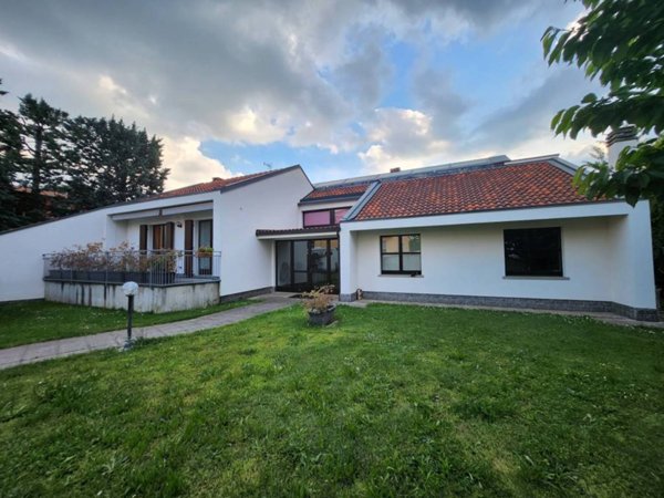 casa indipendente in vendita ad Uboldo