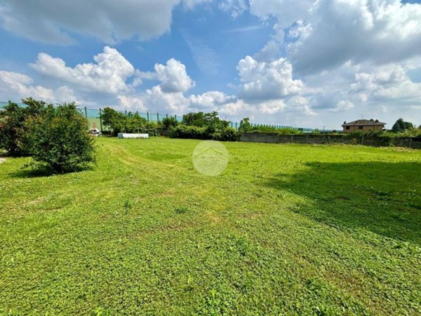 terreno edificabile in vendita ad Uboldo